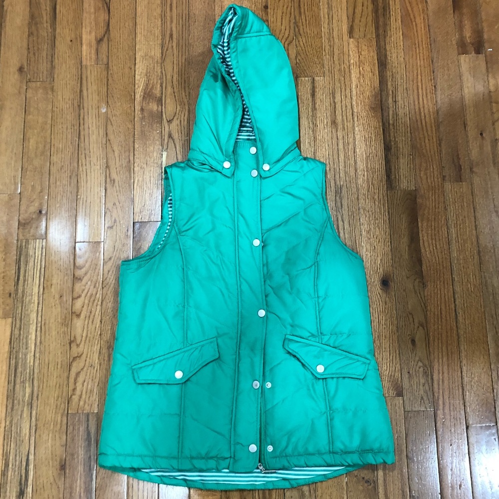 3/$18 {New Directions} Green Puffer Vest